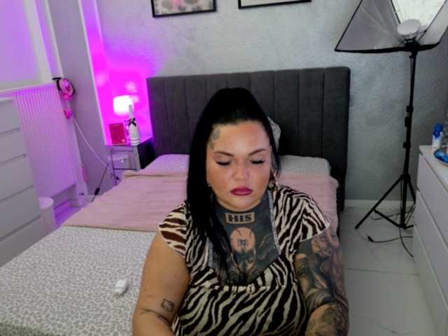  MelinaCurves chat room