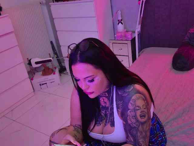 MelinaCurves webcam