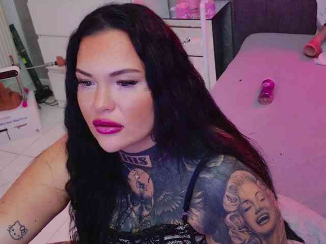 MelinaCurves webcam