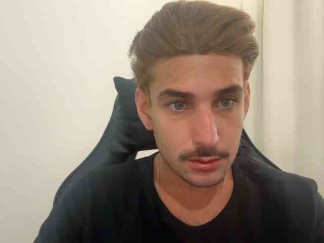 marcellrq22 Live Webcam on BongaCams