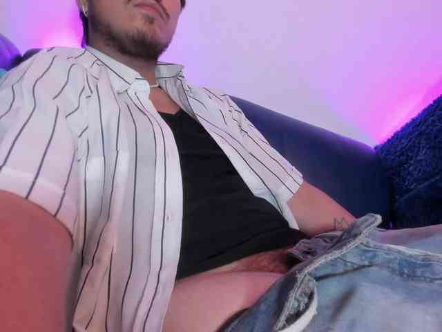 OilMen22 Live Webcam on BongaCams