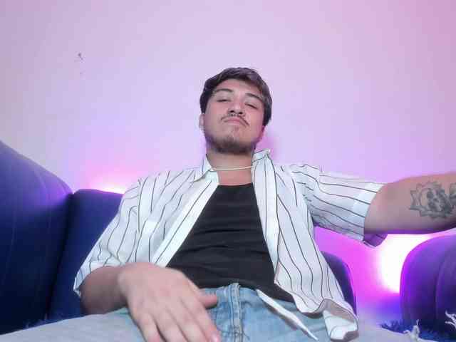 OilMen22 Live Webcam on BongaCams