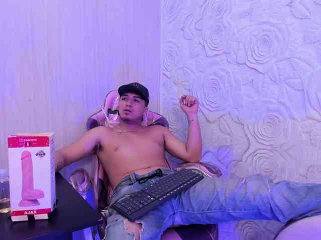 OilMen22 Live Webcam on BongaCams