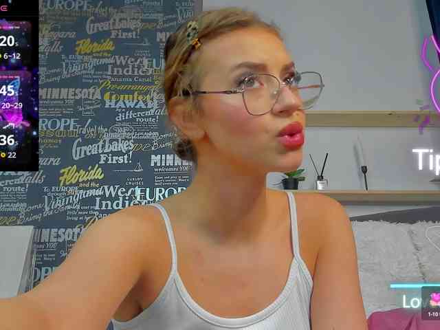 AbbieRaye webcam