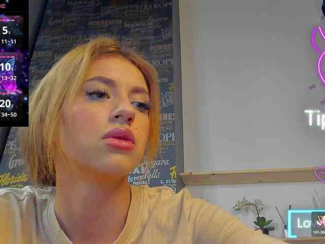 AbbieRaye webcam