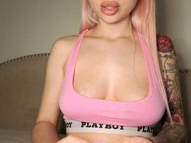 Xoxcat's BongaCams show and profile