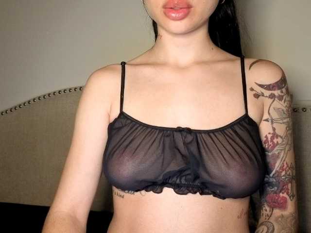 Xoxcat's BongaCams show and profile