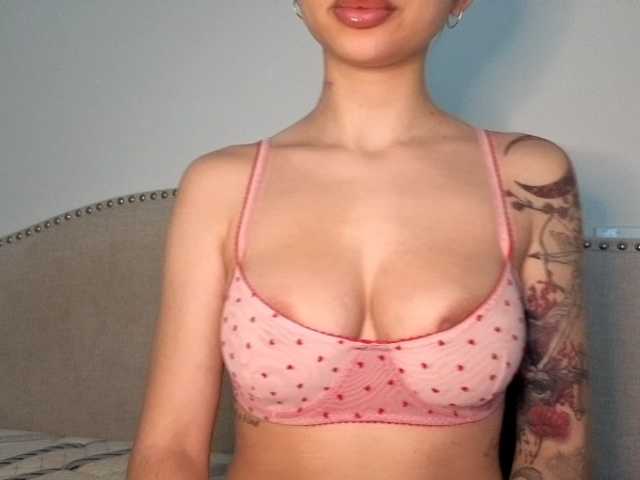 Xoxcat's BongaCams show and profile