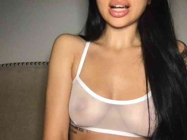 Xoxcat's webcam live show