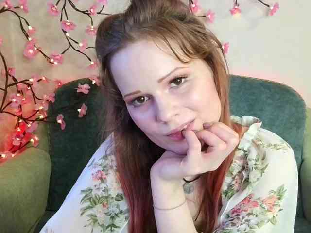 Merry_Cherry webcam