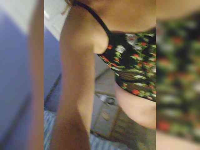 VickyBoom webcam