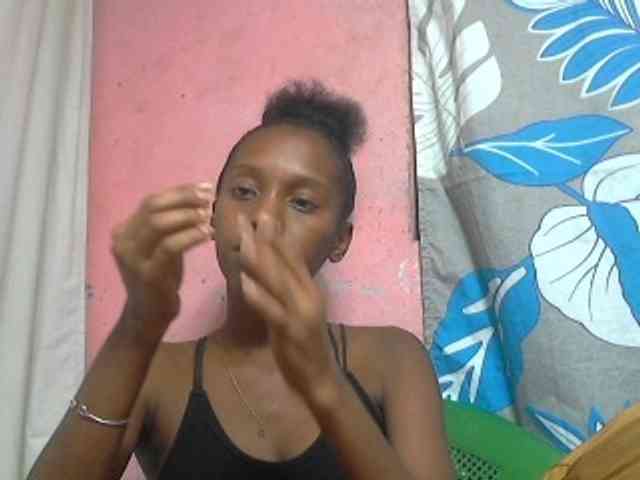 Marceliahh webcam