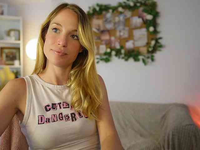 AprilRose webcam
