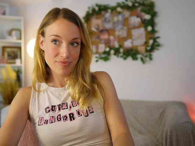 AprilRose webcam