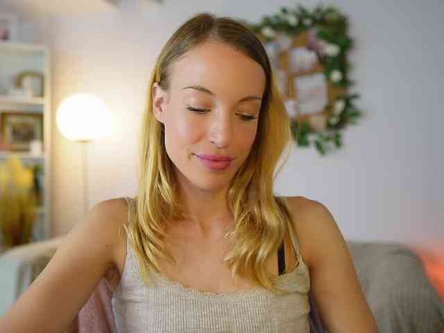 AprilRose webcam