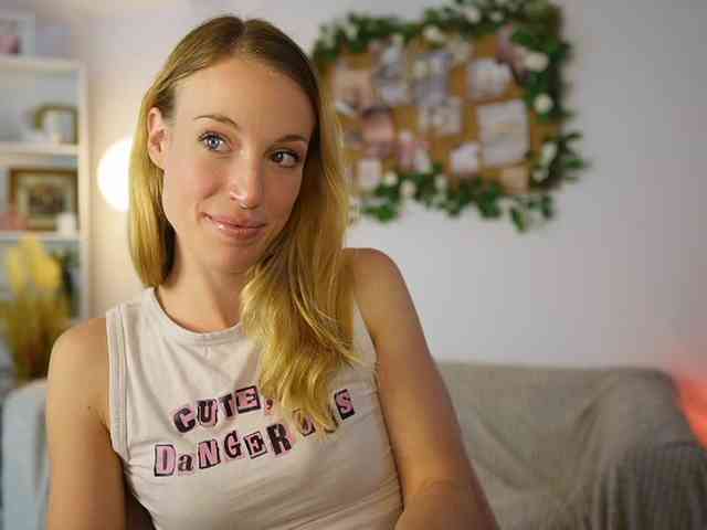AprilRose webcam