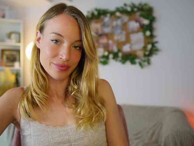 AprilRose webcam