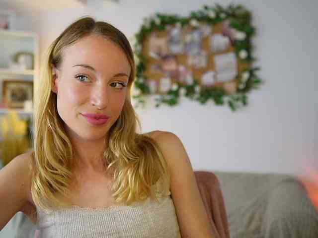 AprilRose webcam