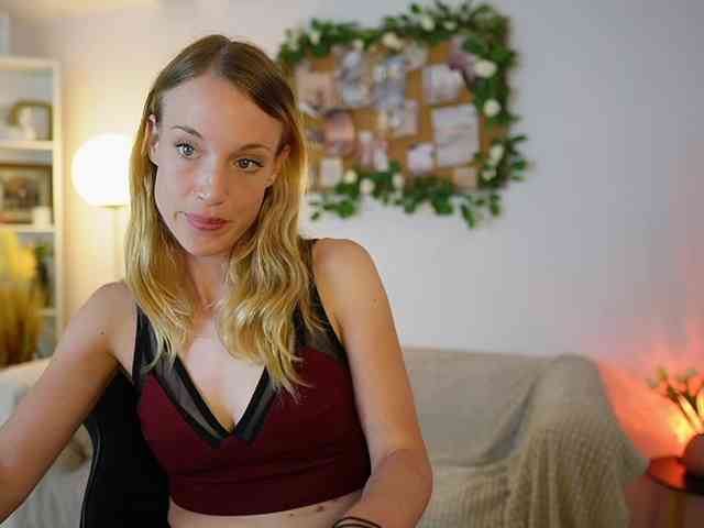 AprilRose webcam