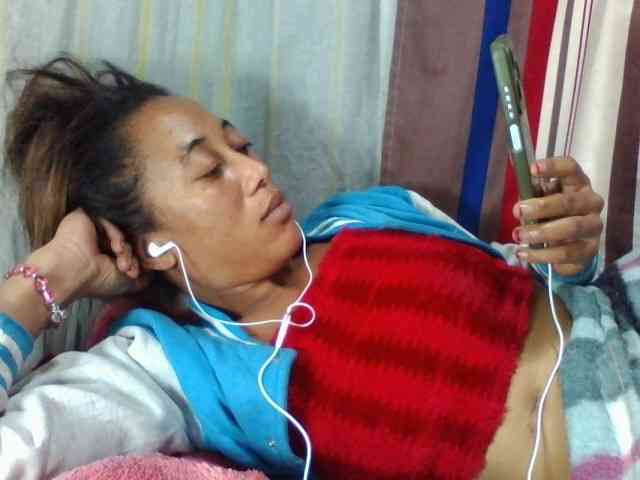 Laurencia12 Live Webcam on BongaCams