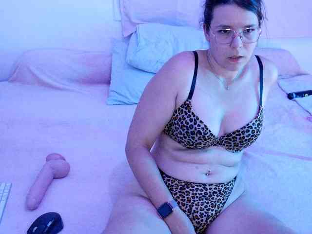 Emy-Lana webcam
