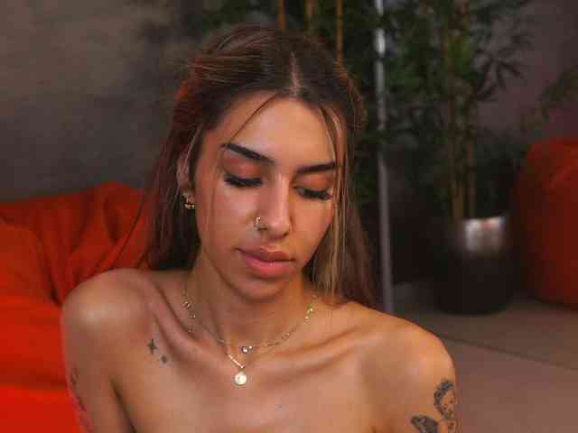 MelinaMilanni webcam