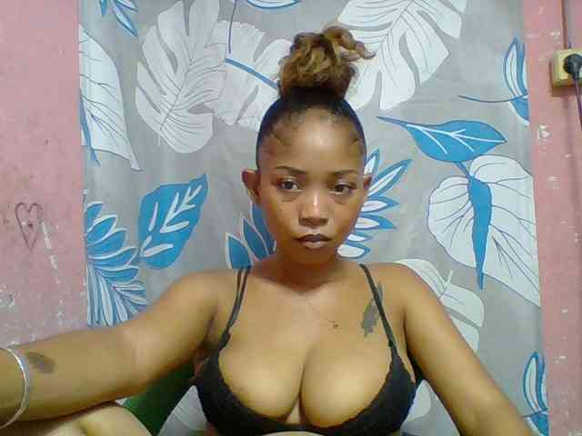 Estelahh Live Webcam on BongaCams