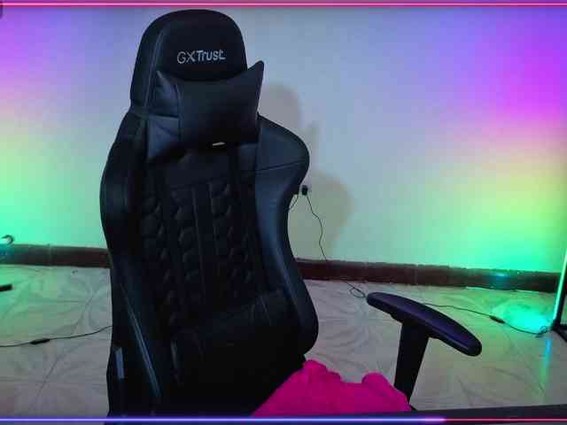 MiaLozano webcam