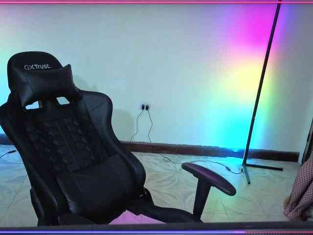 MiaLozano webcam