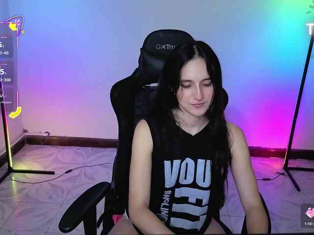 MiaLozano webcam