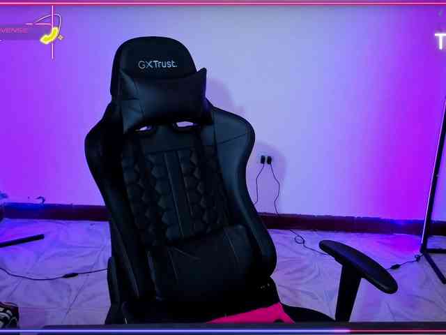 MiaLozano webcam