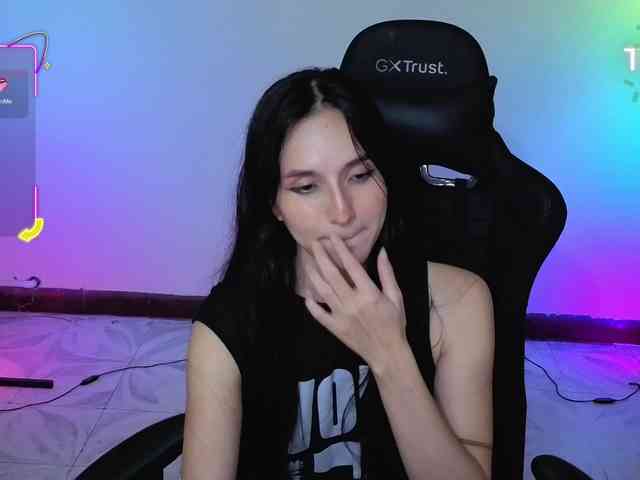 MiaLozano webcam