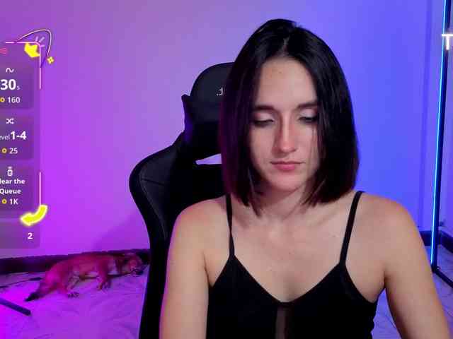 MiaLozano webcam