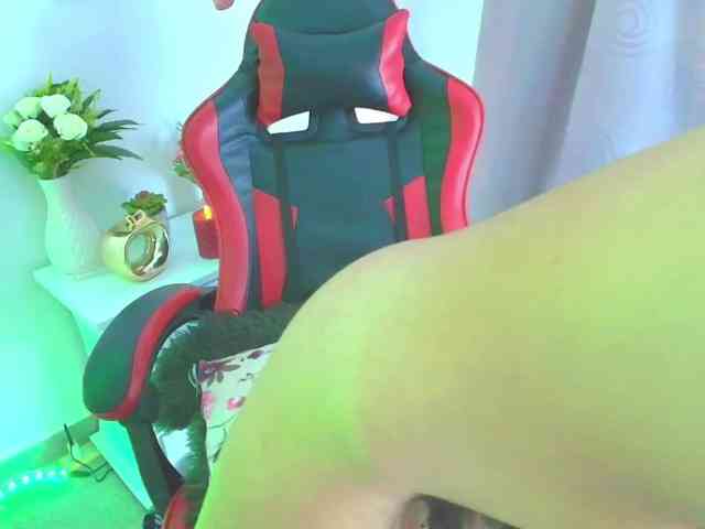 NicolHot1