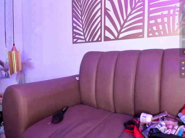 Regina-Mills Live Webcam on BongaCams