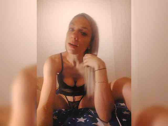 IssaaBella7 webcam