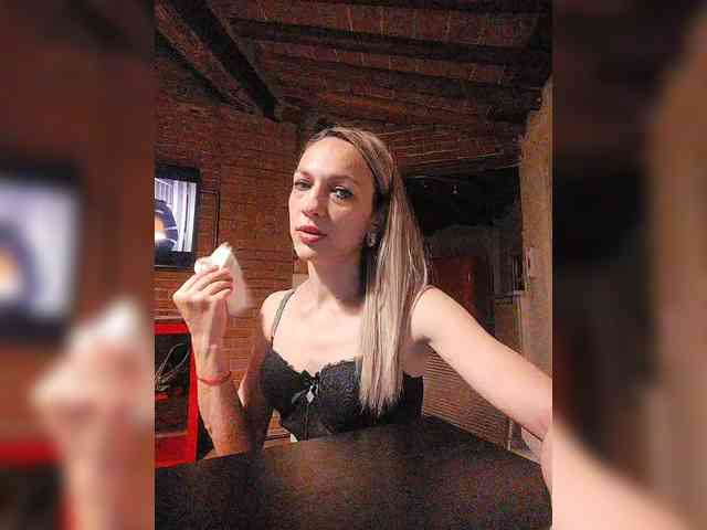 IssaaBella7 webcam