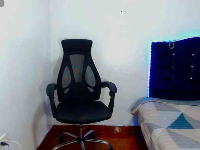 Anny-azalea webcam