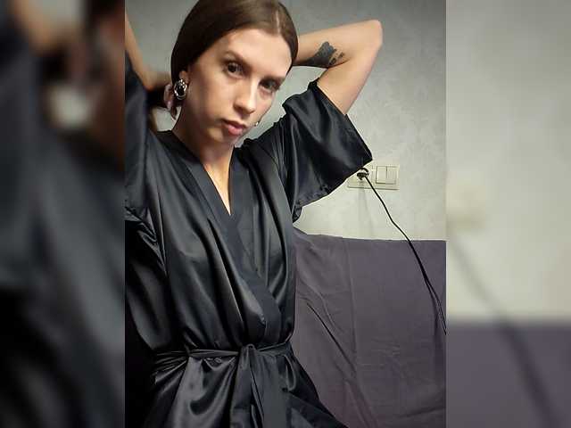 le modèle KITTYtempreXXX est en webcam porno dans un show sur le site bongacams, il possède les tags suivants: White/Caucasian,Brunette,Shaved