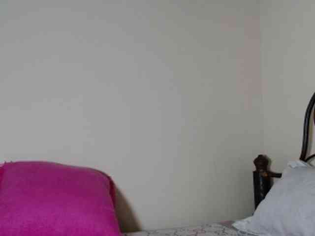 PREETYPINKY581 webcam