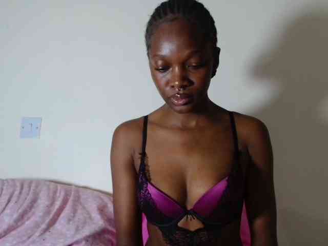PREETYPINKY581 webcam