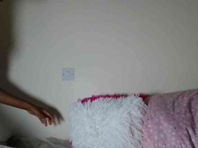 PREETYPINKY581 webcam