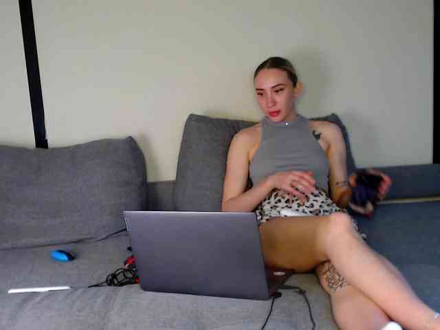 striptease chatroom Eyes0ffMe