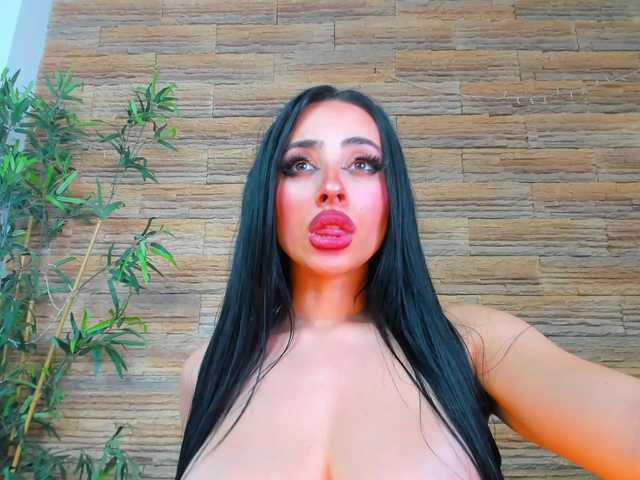 Cupcake-Izzy's BongaCams show and profile