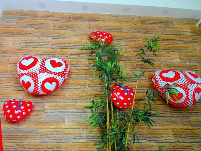 Cupcake-Izzy's BongaCams show and profile