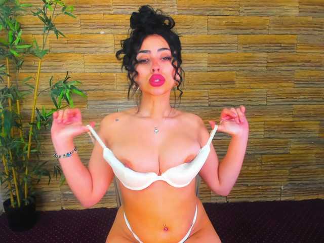 Cupcake-Izzy's BongaCams show and profile