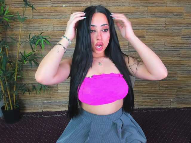 Cupcake-Izzy's BongaCams show and profile