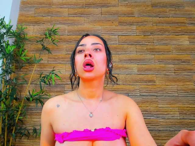 Cupcake-Izzy's BongaCams show and profile