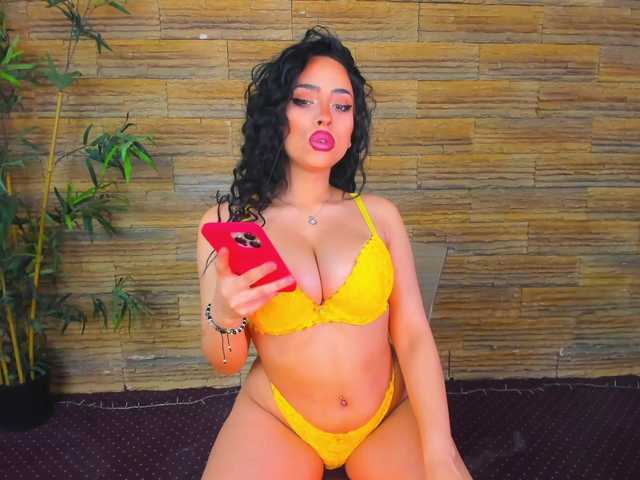 Cupcake-Izzy's BongaCams show and profile