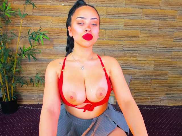 Cupcake-Izzy's BongaCams show and profile